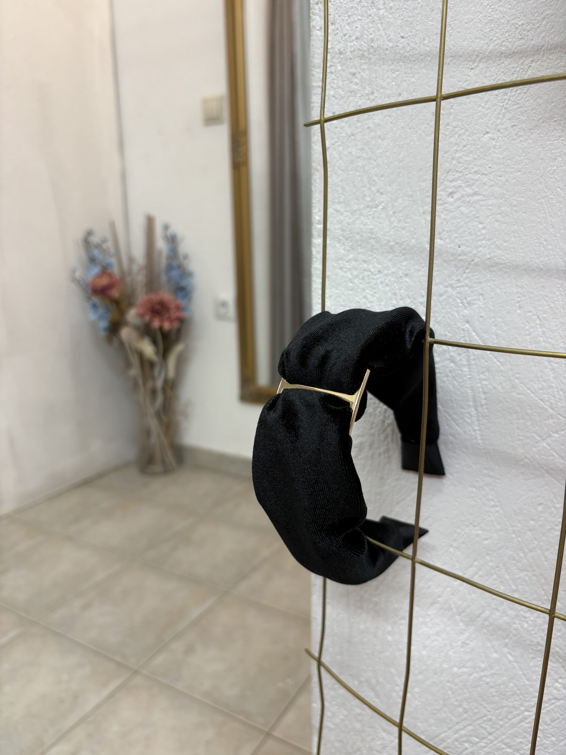 image00009 Μαύρη Στέκα Βελουτέ με Κρίκο - Image 1