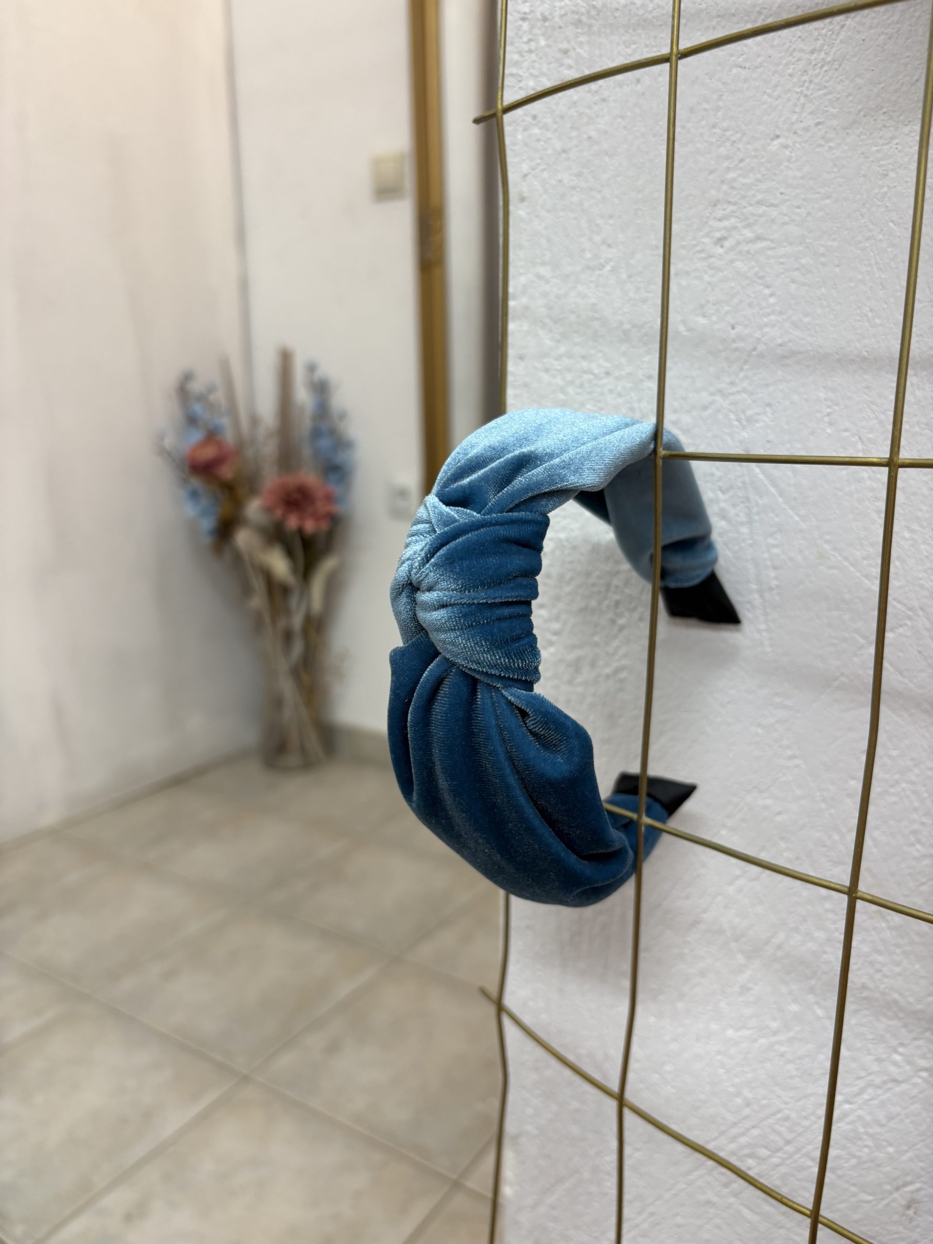 image00014 Γαλάζια Βελουτέ Στέκα με Κόμπο - Image 1