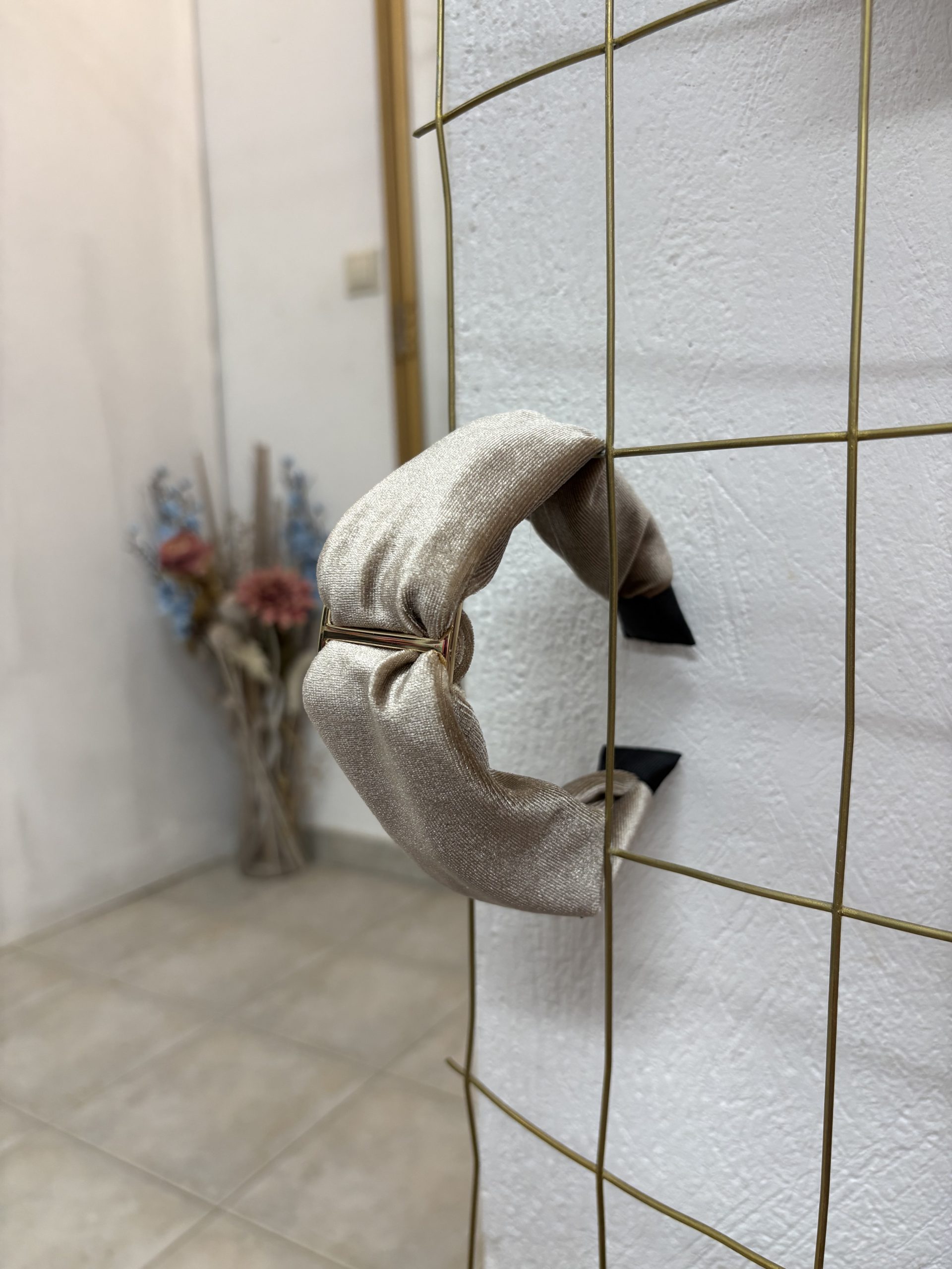 image00015 Μπέζ Στέκα Βελουτέ με Κρίκο - Image 1