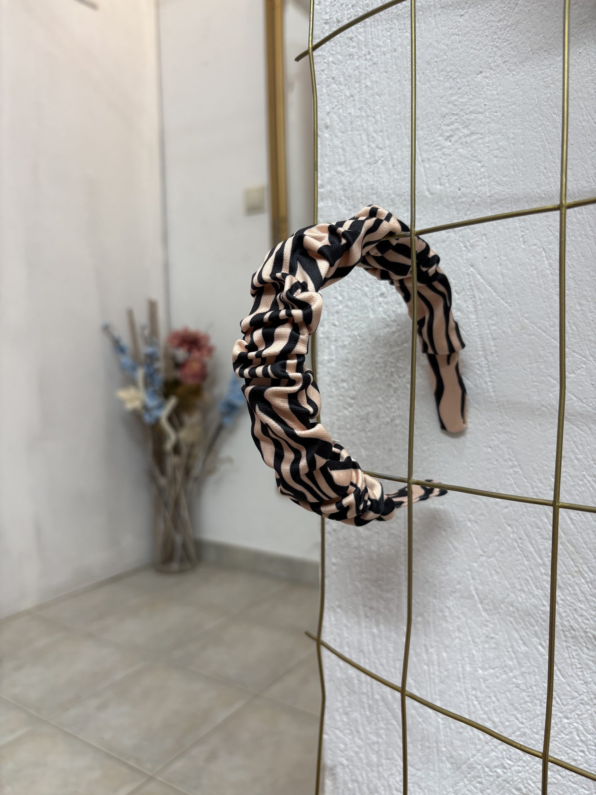 image00028 Beige Black Zebra Στέκα με Σούρα - Image 1