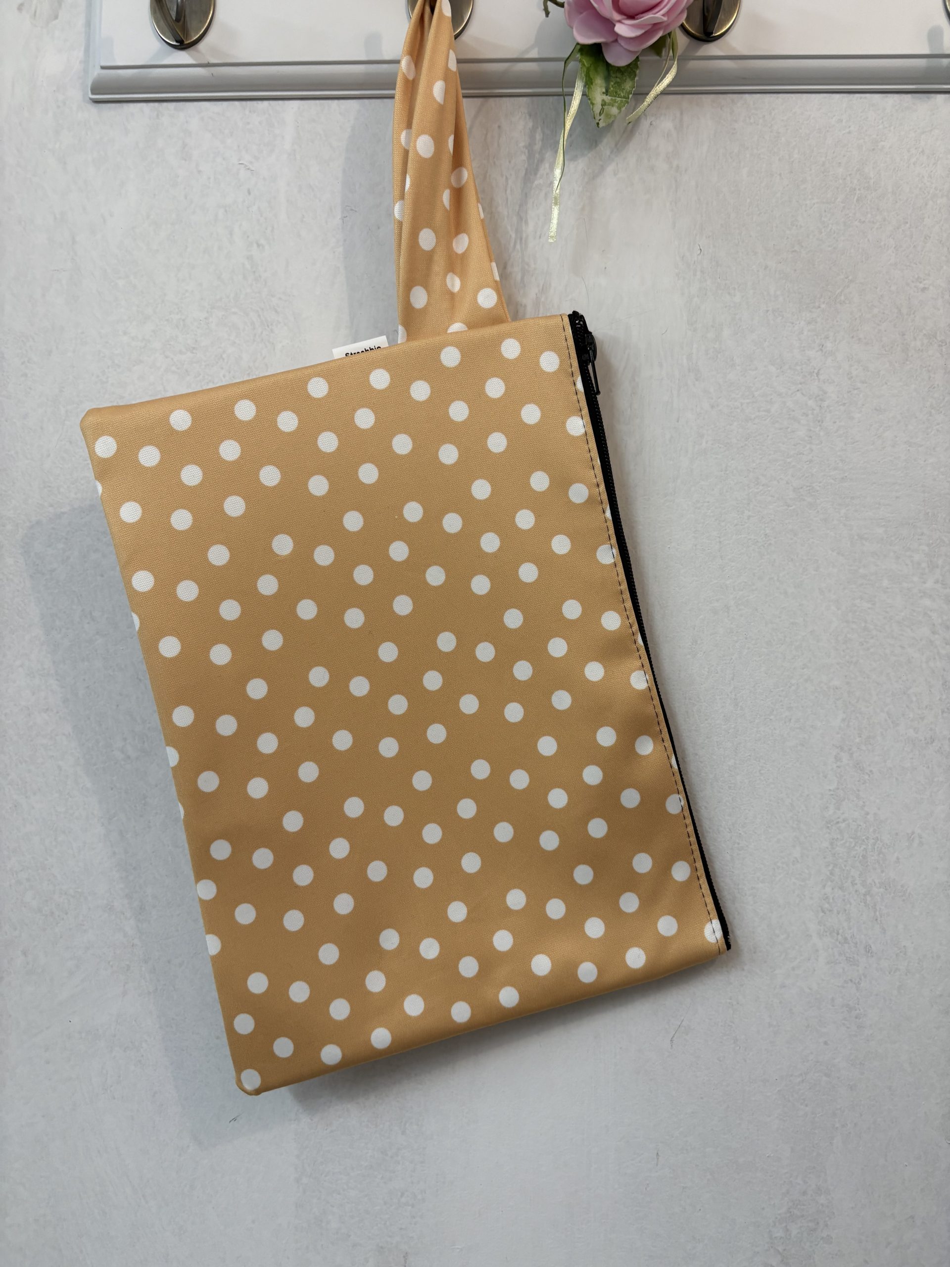 image00049 Beige Dots Τσαντάκι - Image 1