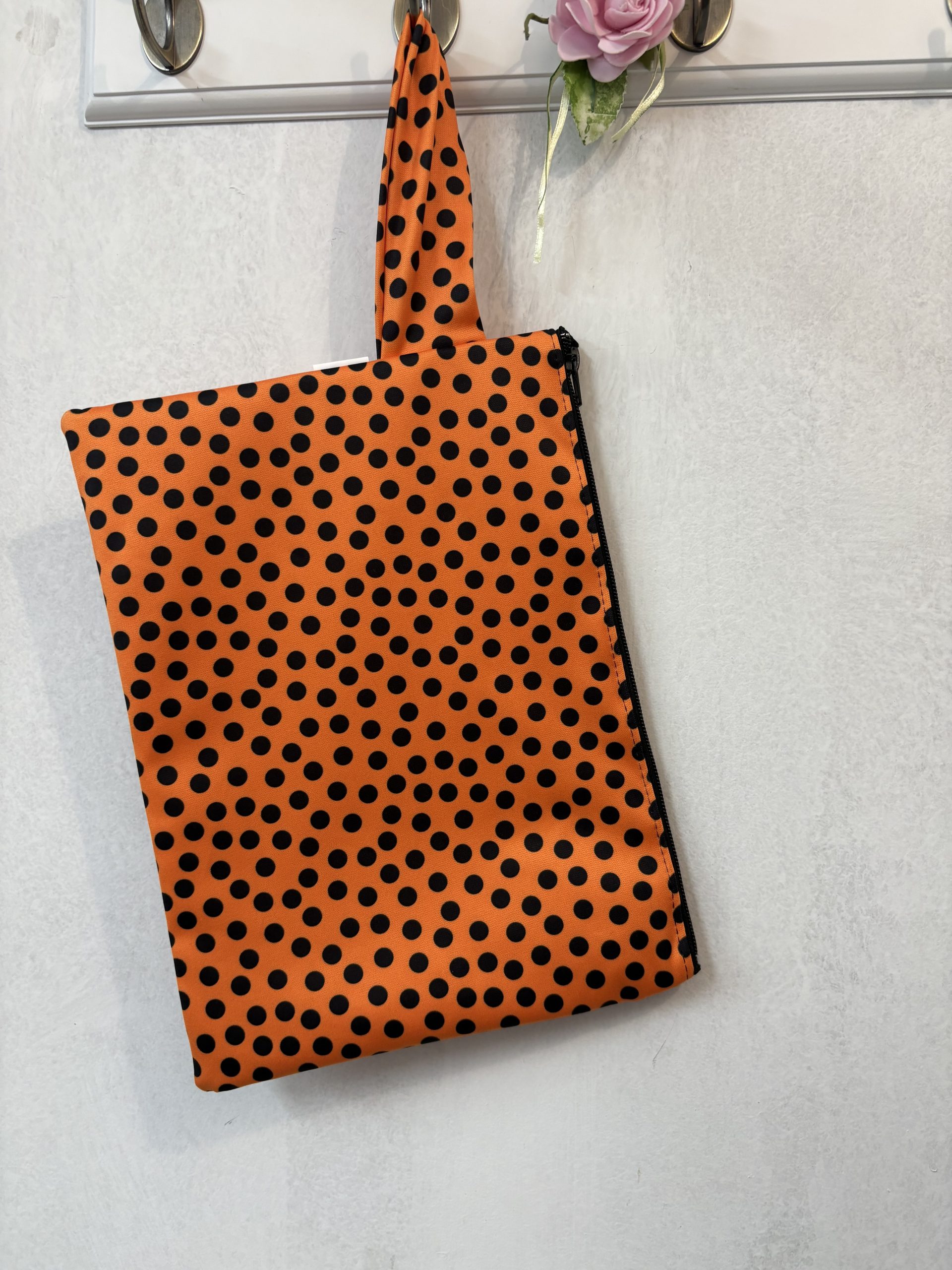 image00053 Orange Black Dots Τσαντάκι - Image 1