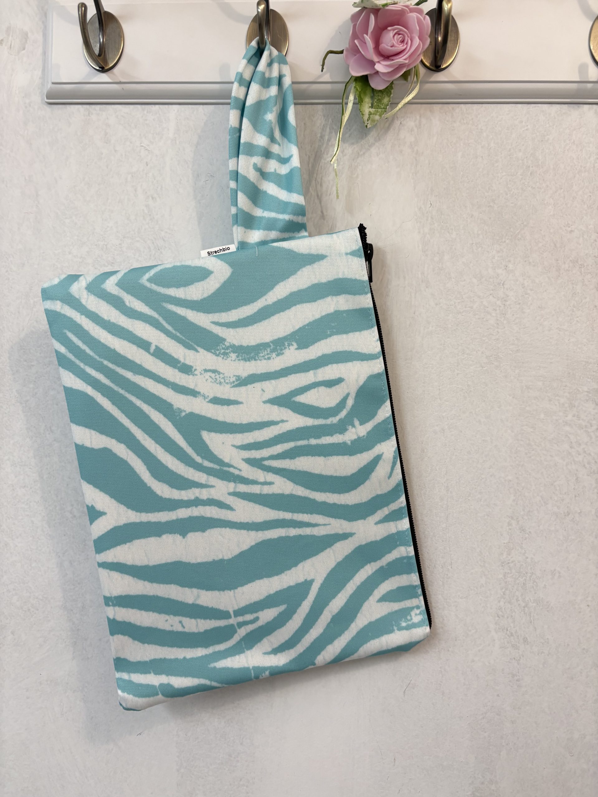 image00001 Baby Blue Zebra Τσαντάκι - Image 1