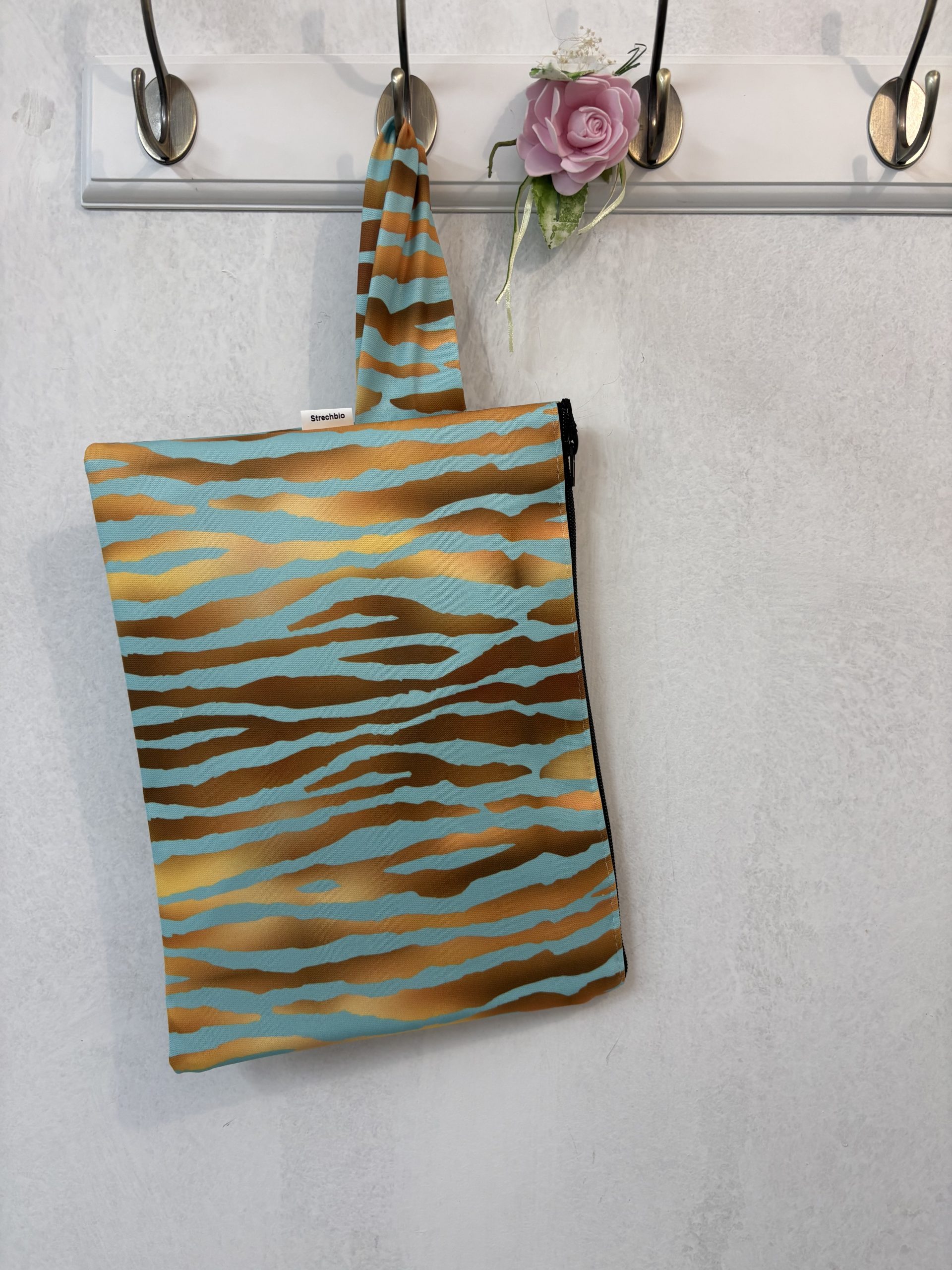 image00034 Gold Zebra Τσαντάκι - Image 1