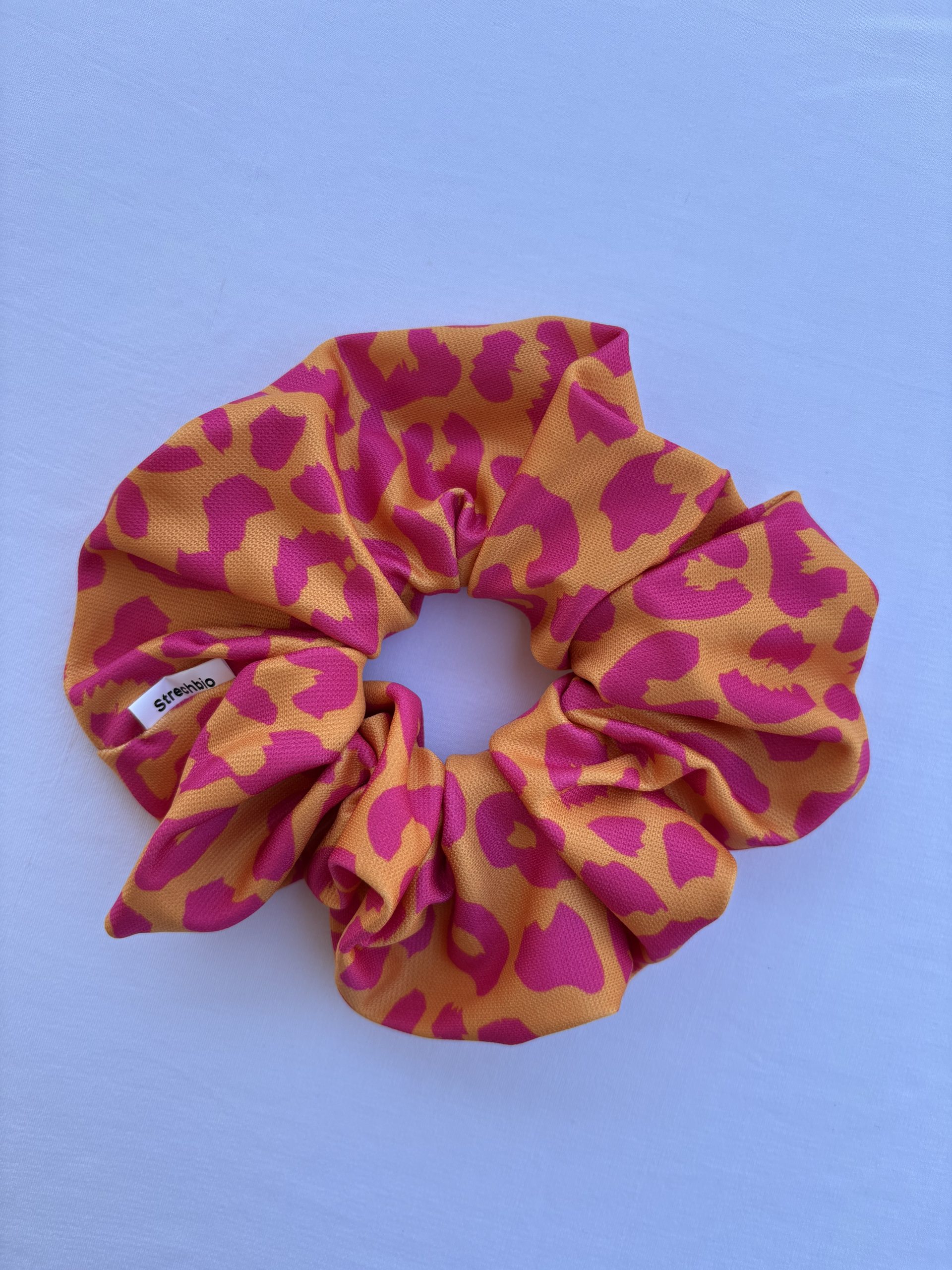 image00039 Fuchsia Leopar Scrunchie - Image 1