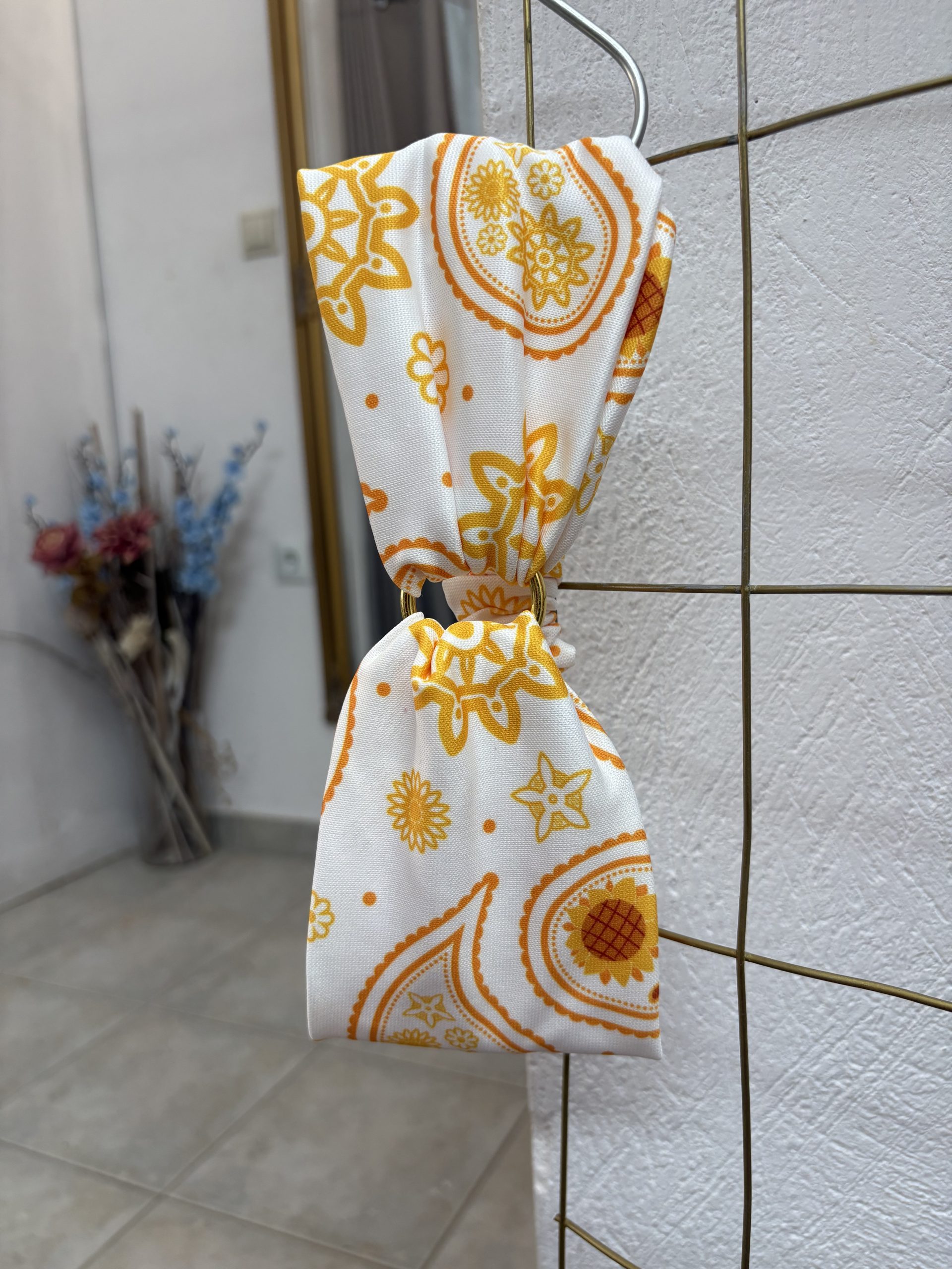 image00037 Yellow Paisley - Image 1